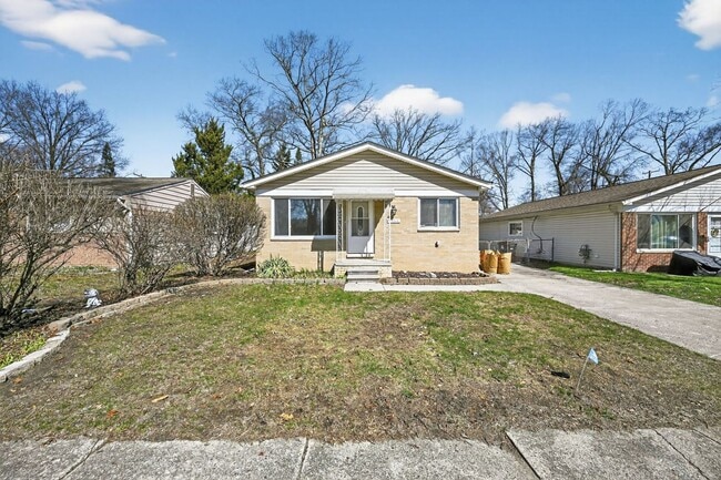 Photo - 35046 Rosslyn St