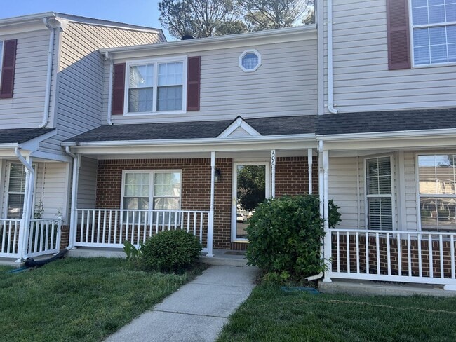 Building Photo - Beautifully updated townhome in Smithy Glen, Coventry!