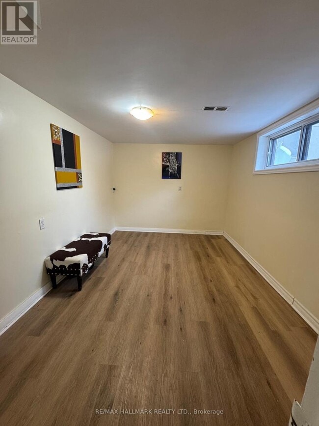 Photo - 207 Lawrence Ave