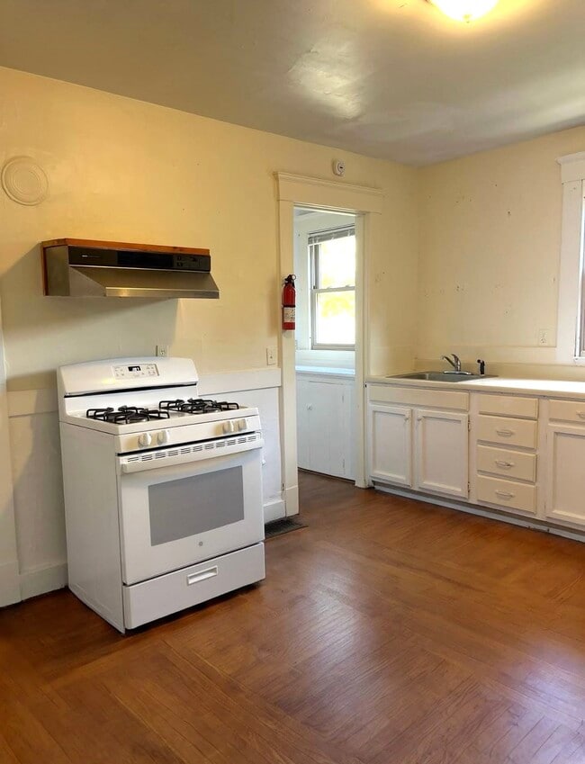 Building Photo - 396 Whalley Ave Unit 1R
