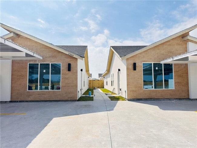Building Photo - 14 E Viviana St Unit 2