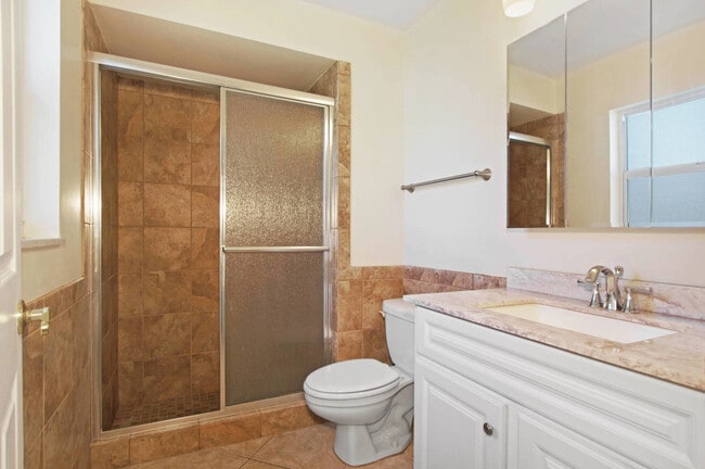 5652 Eichen Cir