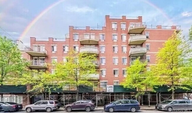 Building Photo - 35-06 Leavitt St Unit 5A Rental