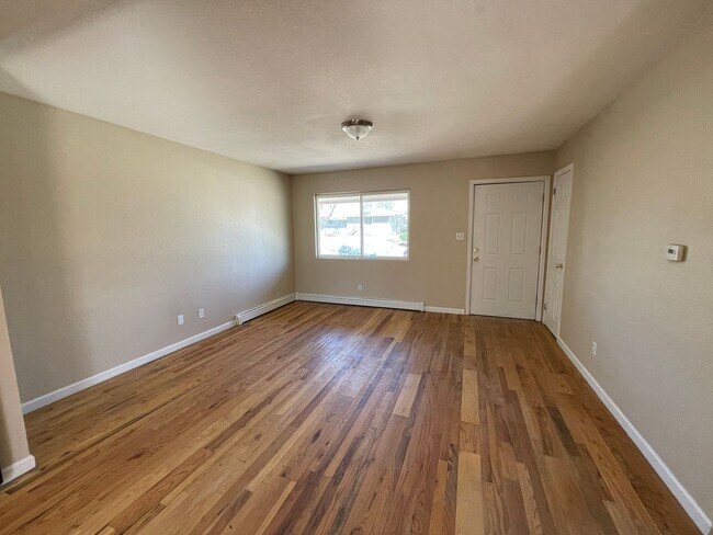 Photo - 6bd/2ba Home with Bonus Room & Detached Garage