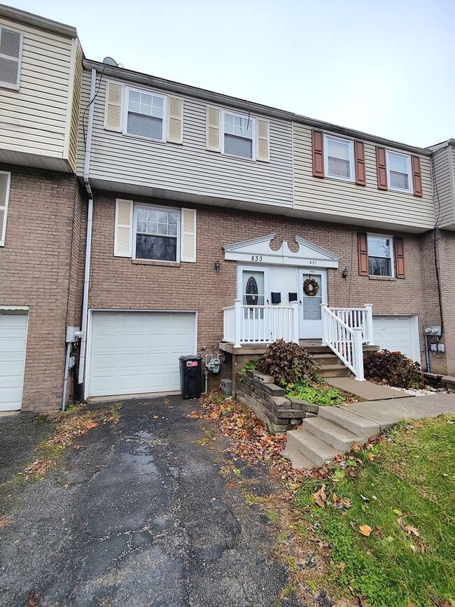 Building Photo - *Well-Maintained 3BD/1.5BA Townhouse Available in West Mifflin*
