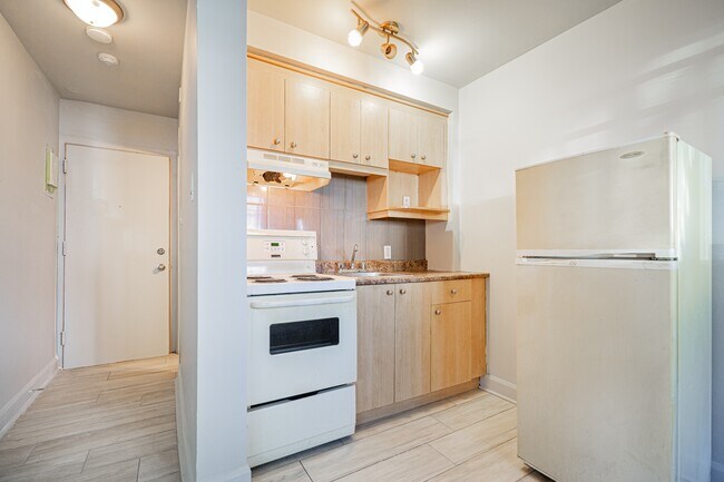 Photo - 6880-625e 25e Ave Unit 1