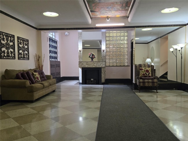 Photo - 55 E 190th St