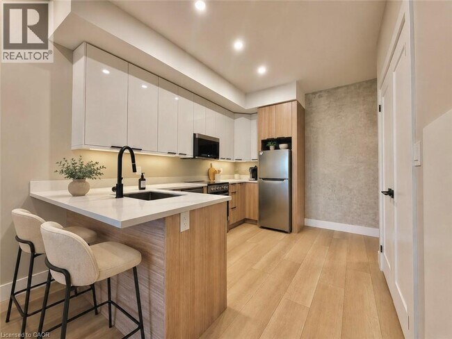 Photo - 169 James St S Unit 207