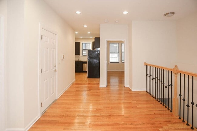 Photo - 428 W Surf St Unit 1C