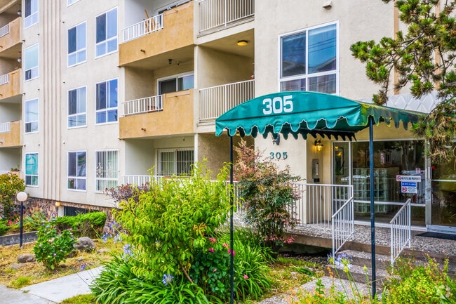 Photo - Fountainbleau Apartments