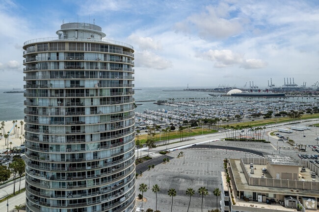 Photo - International Tower