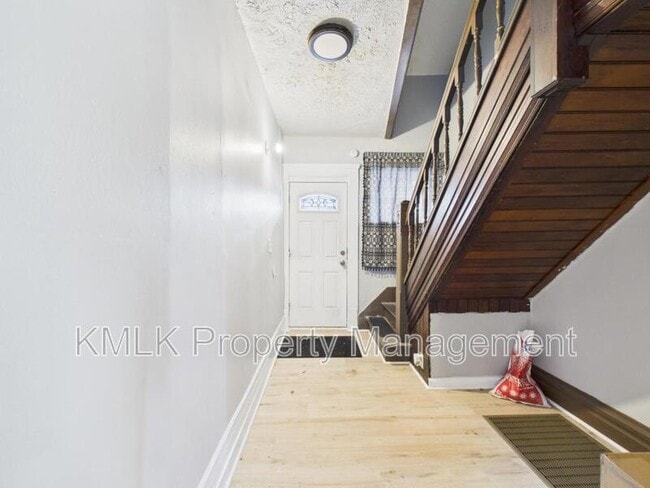 Photo - 635 Hazel St