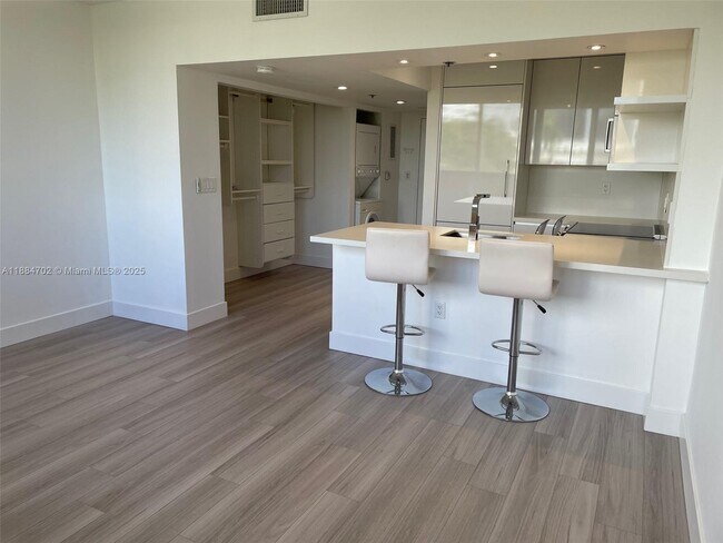 Photo - 540 Brickell Key Dr Unit 507