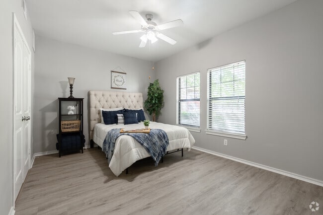 1BR, 1BA - 746SF - Bedroom