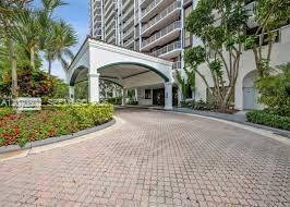 Building Photo - 3640 Yacht Club Dr Unit 908