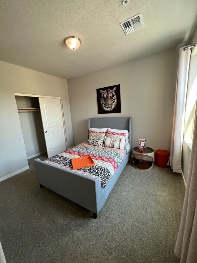 Photo - Gorgeous 2 Story, 3 Bed/2.5 Bath Townhouse with 2 Car Garage in Gated Community
