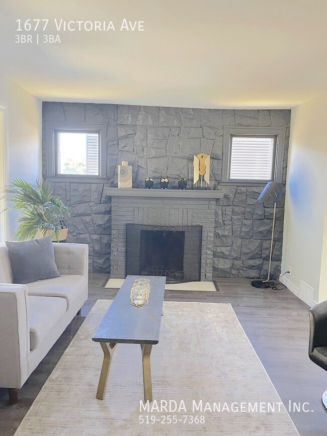 Photo - BEAUTIFUL 3 BED/ 2.5 BATH w/ POOL ON VICTORIA!