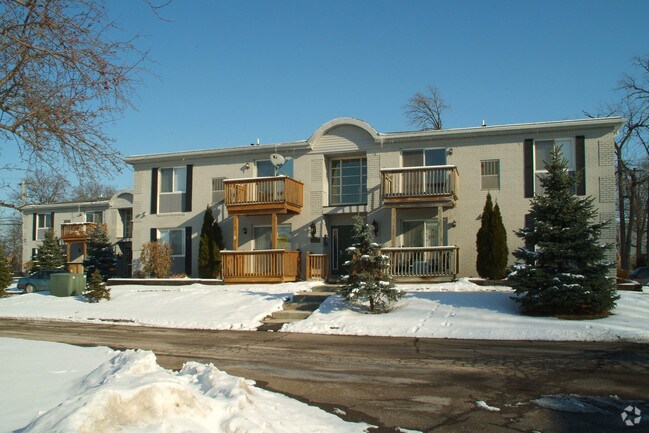Photo - Pinewood Condominiums