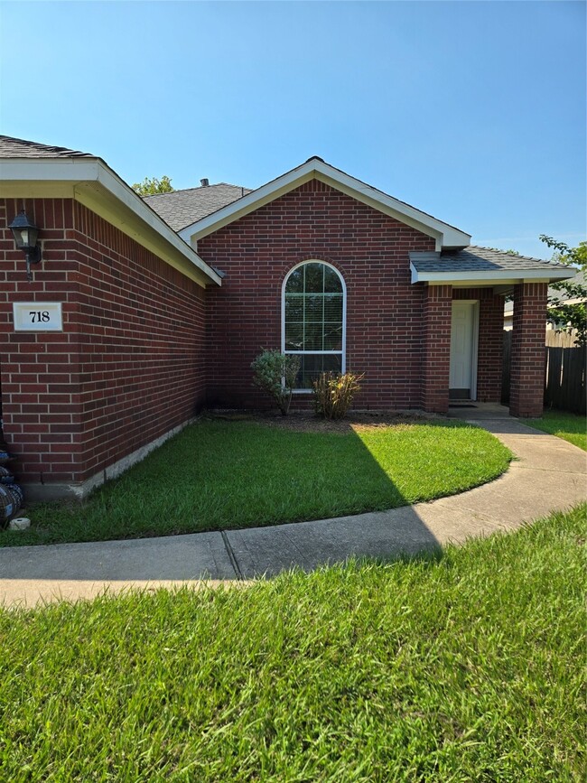 Photo - 718 Chase View Dr Casa