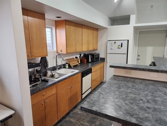 Photo - 617 E 12th 1/2 St