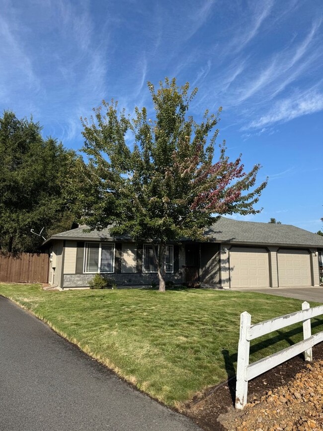 Building Photo - Nice Duplex in SW Redmond