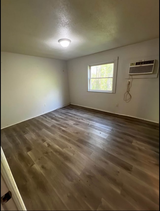 Bedroom - 3935 Linden Ave Unit 11