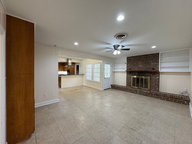 102 E Park Ave