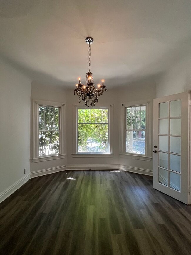 Photo - BEAUTIFUL 4+ BEDROOM VICTORIAN!!