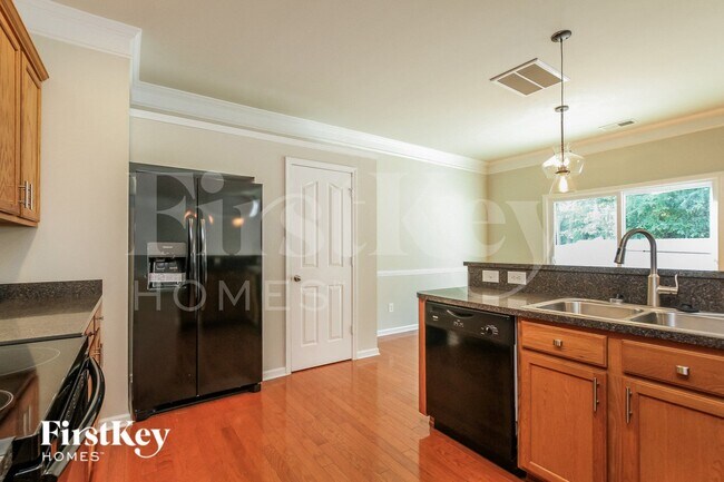 Photo - 1046 Mearn Rd