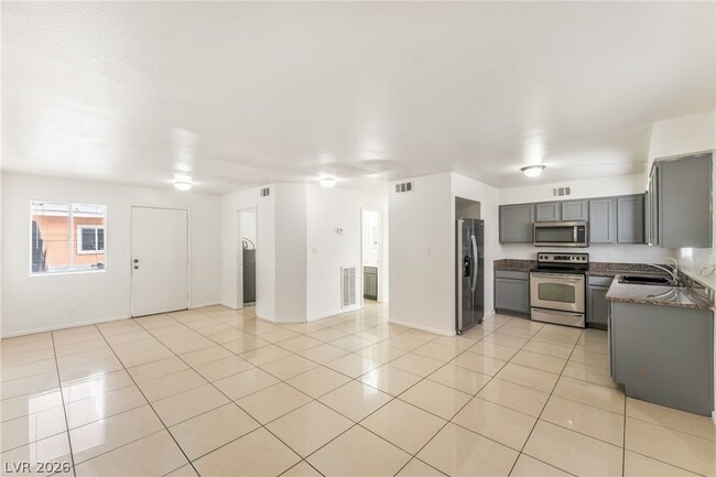 Building Photo - 375 N 15th St Unit 1
