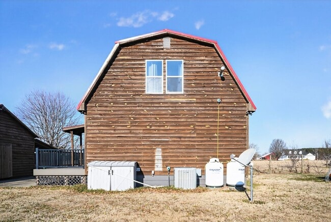 Photo - 1885 Bennett Rd