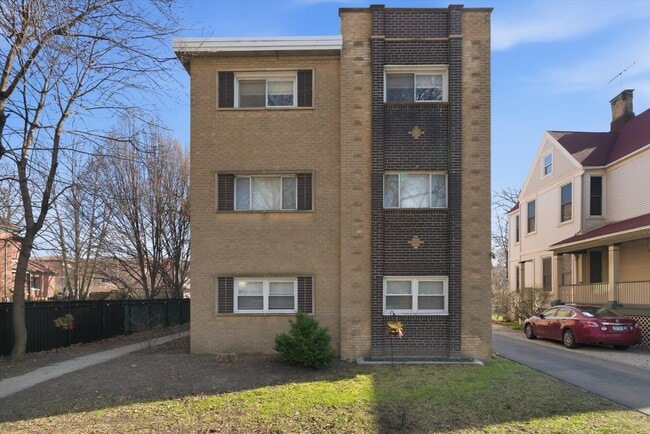 Building Photo - 1331 W Chase Ave Unit 3A