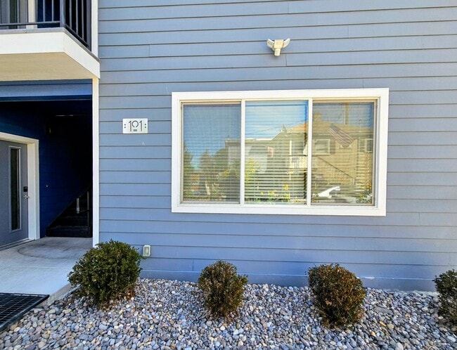 Photo - **Nearly new 1-Bedroom Midtown Apartment f... Unit 101