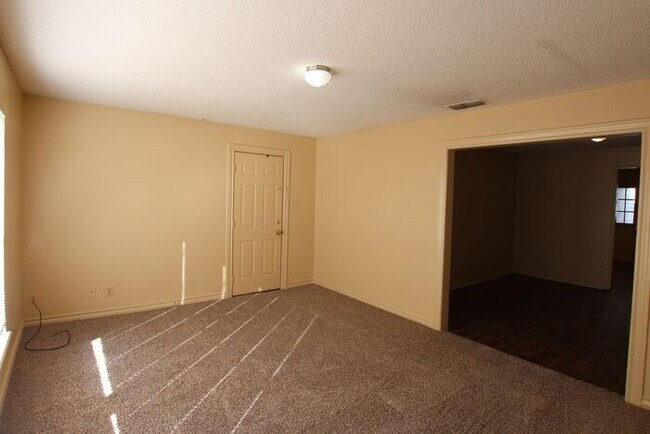 Available Now! 2 Bedroom 1 Bath Duplex in ...
