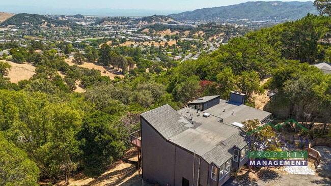 645 Fawn Dr
