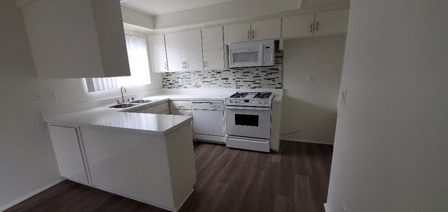 Building Photo - 14271 Browning Ave Unit 39