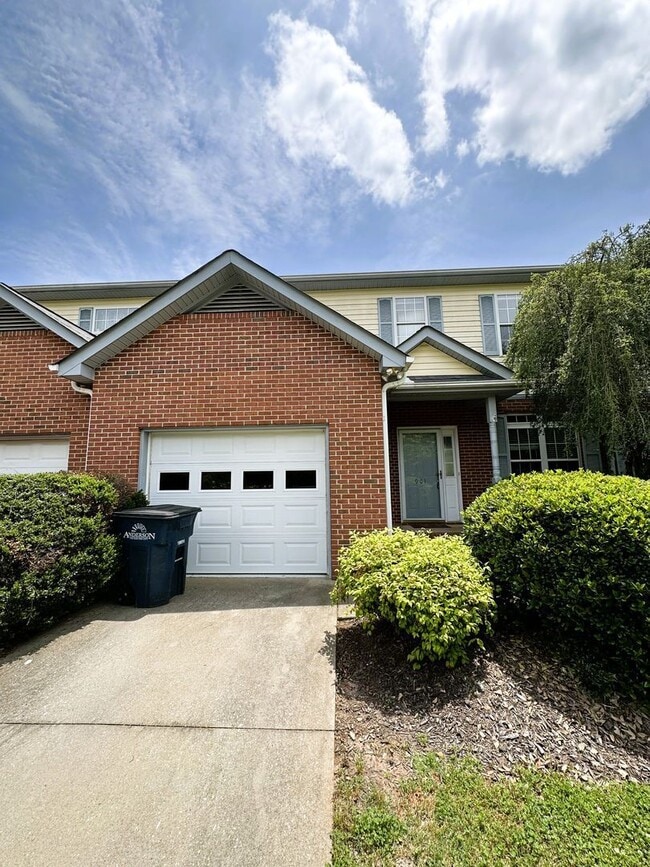 Building Photo - 901 Autumn Oaks