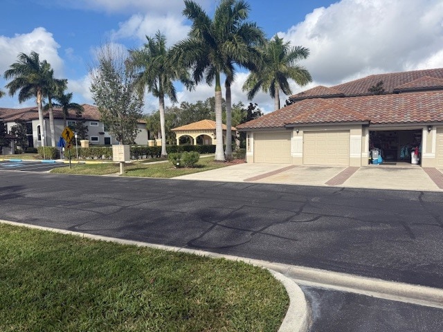 Garaje y piscina cercana. - 6807 Grand Estuary Trl Unidad River Strand Veranda