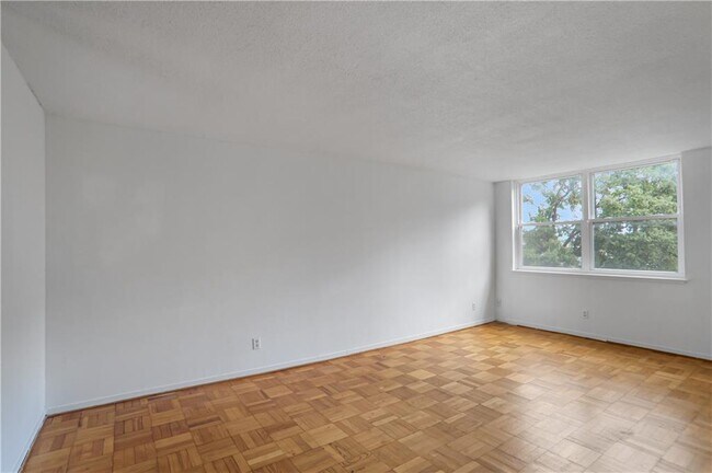 Photo - 2965 Pharr Ct S Northwest Unidad 611