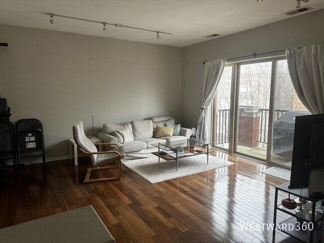 Photo - 1121 W Washburne Ave Unit 301