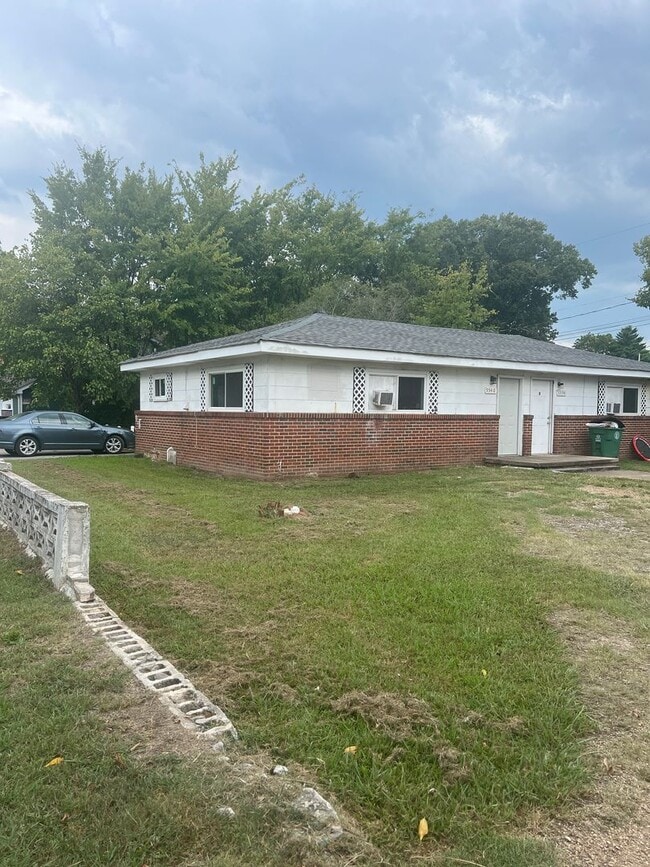 Building Photo - 5540 Clemons Rd