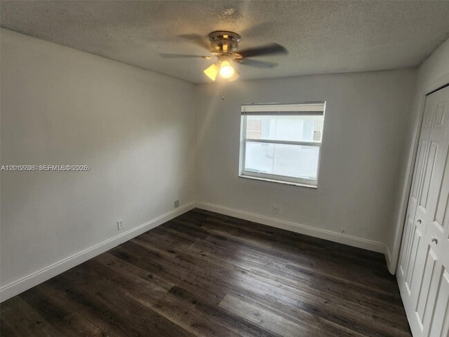 Photo - 4117 Woodside Dr Unit 4
