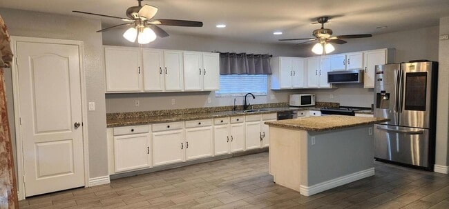 Photo - 9124 W Elm St