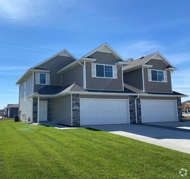 Building Photo - Sun Bathed Kitchen - Two Story 3 Bedroom Rental