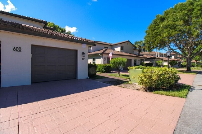 Photo - 600 Diamond Cir