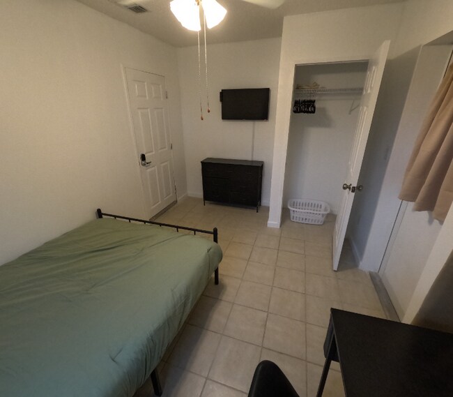 Photo - 1931 Cleveland St NE