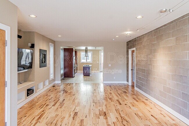 Photo - 4186 Utica St