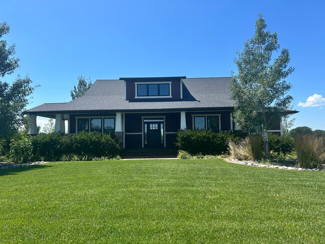 Building Photo - Stunning luxury rental!
