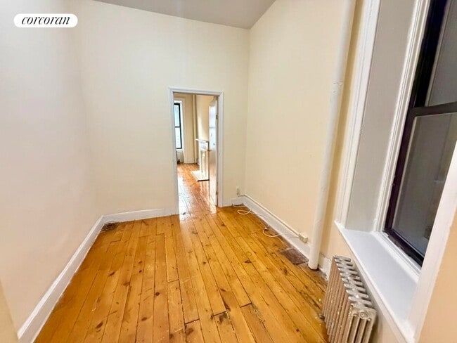 Photo - 424 E 83rd St