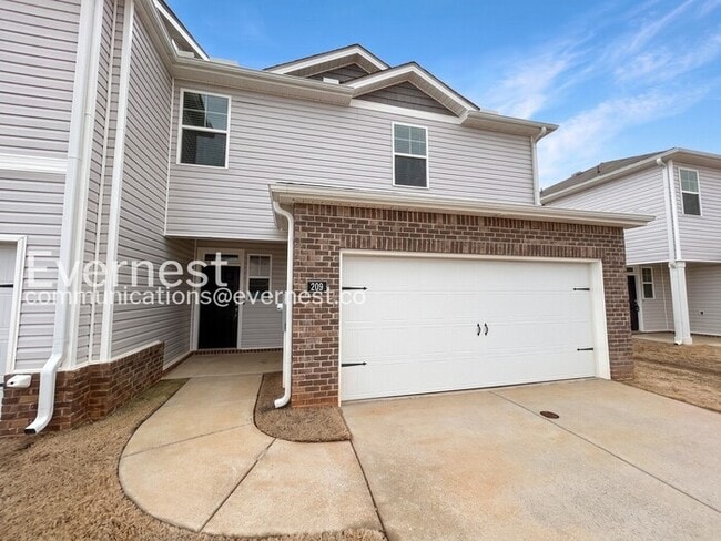 Building Photo - Spacious 3-Bedroom Home in a Prime Location / Pet Friendly /Available Now!